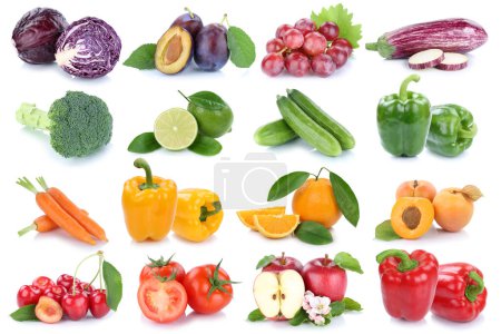 Téléchargez les photos : Collecte de fruits et légumes isolés sur blanc avec tomates aux pommes laitue orange baies de fruits frais - en image libre de droit