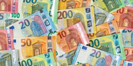 Foto de Billetes en euros factura ahorro dinero fondo pago finanzas banner billetes de banco ricos - Imagen libre de derechos
