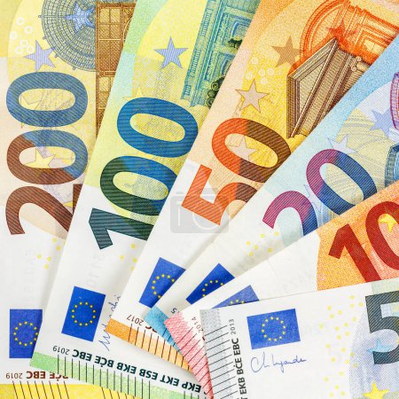 Foto de Billetes en euros factura ahorro dinero fondo pago finanzas billetes de banco cuadrado rico - Imagen libre de derechos