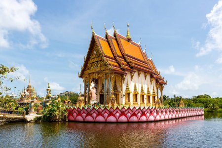 Téléchargez les photos : Temple Wat Plai Laem sur l'île Ko Samui en Thaïlande - en image libre de droit