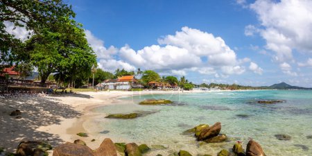Téléchargez les photos : Crystal Silver Bay Beach vacances vacances mer panorama sur Ko Samui île en Thaïlande - en image libre de droit
