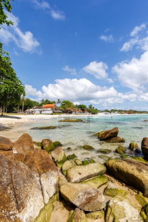 Téléchargez les photos : Crystal Silver Bay Beach voyage vacances vacances mer portrait format sur Ko Samui île en Thaïlande - en image libre de droit