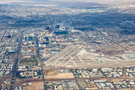 Téléchargez les photos : Las Vegas, États-Unis - 7 novembre 2022 Vue aérienne de Las Vegas avec l'aéroport aux États-Unis. - en image libre de droit