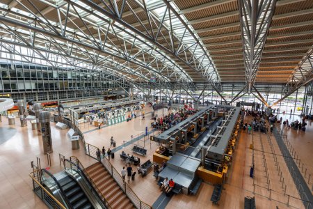 Téléchargez les photos : Hambourg, Allemagne - 14 août 2022 Airport Terminal 2 à Hambourg, Allemagne. - en image libre de droit