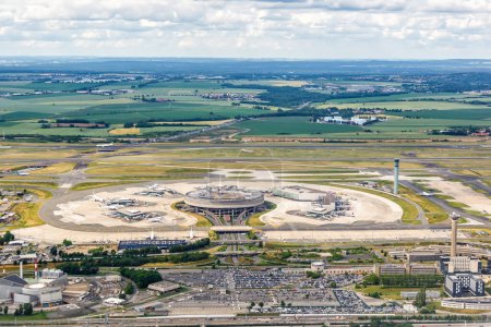 Téléchargez les photos : Paris, France - 6 juin 2022 Vue aérienne de l'aéroport Charles de Gaulle Terminal 1 à Paris, France. - en image libre de droit