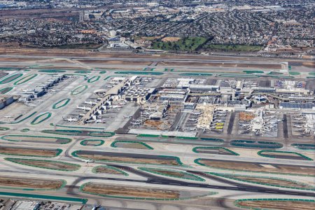 Téléchargez les photos : Los Angeles, États-Unis 4 novembre 2022 Vue aérienne de l'aéroport de Los Angeles (LAX) aux États-Unis. - en image libre de droit