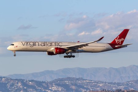 Foto de Los Ángeles, Estados Unidos Noviembre 2, 2022 Virgin Atlantic Airbus A350-1000 avión en el aeropuerto de Los Ángeles (LAX) en los Estados Unidos. - Imagen libre de derechos