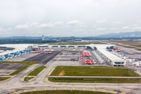 Foto de Kuala Lumpur, Malasia - 6 de febrero de 2023 Aeropuerto Internacional de Kuala Lumpur Terminal 2 vista aérea en Malasia. - Imagen libre de derechos