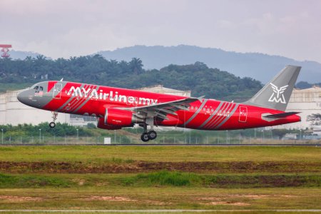 Foto de Kuala Lumpur, Malasia - 5 de febrero de 2023 MYAirline Airbus A320 airplane at Kuala Lumpur Airport (KUL) in Malaysia. - Imagen libre de derechos