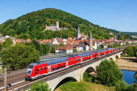 Foto de Gemuenden am Main, Alemania - 3 de agosto de 2022 Regional train type Bombardier Twindexx Vario of Deutsche Bahn DB Regio bilevel rail car in Gemuenden am Main, Alemania. - Imagen libre de derechos