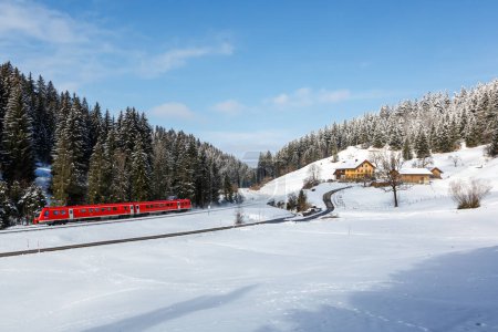 Téléchargez les photos : Oberstaufen, Allemagne 28 février 2023 Train régional de Deutsche Bahn DB Bombardier Transportation RegioSwinger en Bavière Oberstaufen, Allemagne. - en image libre de droit