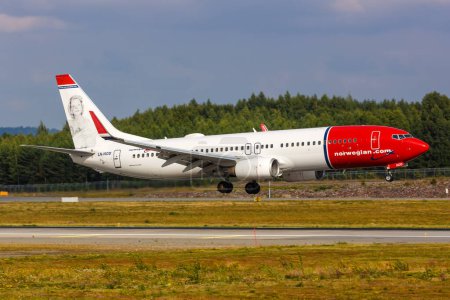 Téléchargez les photos : Oslo, Norvège - 15 août 2022 : Avion norvégien Boeing 737-800 à l'aéroport d'Oslo (OSL) en Norvège. - en image libre de droit