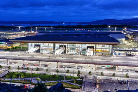 Téléchargez les photos : Bergen, Norvège - 17 août 2022 : Terminal de l'aéroport de Bergen Flesland (BGO) en Norvège. - en image libre de droit