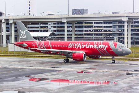 Téléchargez les photos : Kuala Lumpur, Malaisie - 6 février 2023 : Avion Airbus A320 de MYAirline à l'aéroport de Kuala Lumpur en Malaisie. - en image libre de droit