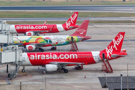 Téléchargez les photos : Bangkok, Thaïlande - 14 février 2023 : Avions AirAsia Airbus A320 à l'aéroport Bangkok Don Mueang en Thaïlande. - en image libre de droit