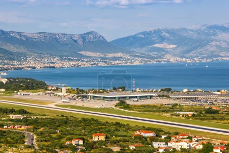 Foto de Split, Croacia - 27 de mayo de 2023: Información general sobre el aeropuerto de Split (SPU) en Croacia. - Imagen libre de derechos