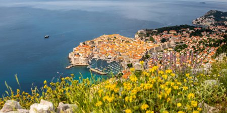 Foto de Vista del casco antiguo de vacaciones en el mar Mediterráneo Dalmacia panorama viajando en Dubrovnik, Croacia - Imagen libre de derechos