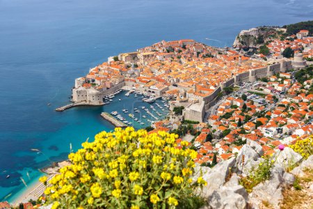 Foto de Vista del casco antiguo de vacaciones en el mar Mediterráneo Dalmacia viajar en Dubrovnik, Croacia - Imagen libre de derechos