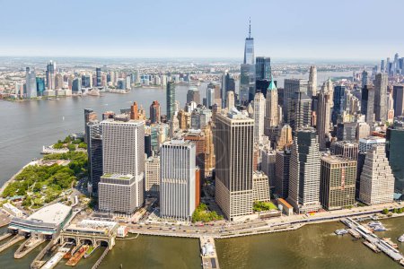 Foto de Vista aérea del horizonte de la ciudad de Nueva York de Manhattan con rascacielos del World Trade Center viajando por los Estados Unidos - Imagen libre de derechos