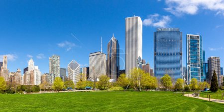 Téléchargez les photos : Chicago skyline skyline panorama de gratte-ciel voyageant aux États-Unis - en image libre de droit