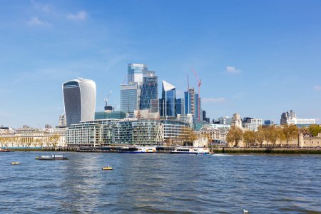 Foto de Escenario de la ciudad de Londres con rascacielos en el distrito financiero del río Támesis Inglaterra - Imagen libre de derechos