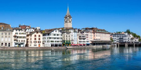 Téléchargez les photos : Zurich skyline avec Linth panorama fluvial voyageant en Suisse - en image libre de droit