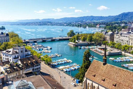 Foto de Skyline de Zurich con lago desde arriba viajando en Suiza - Imagen libre de derechos