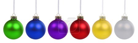 Foto de Bolas de Navidad adornos coloridos aislados sobre un fondo blanco - Imagen libre de derechos