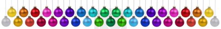 Foto de Bolas de Navidad muchas bolas banner con colores coloridos decoración deco colgando aislado en blanco - Imagen libre de derechos