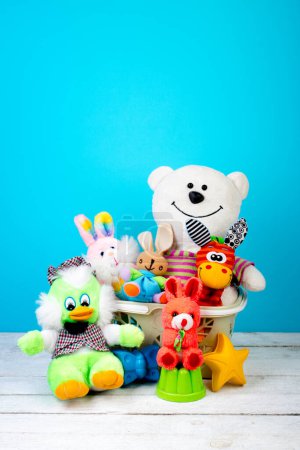 Foto de Colección de juguetes de colores sobre un fondo de hormigón azul. Juguetes infantiles - Imagen libre de derechos