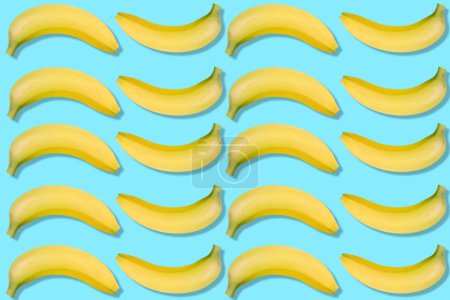 Téléchargez les photos : Banane isolée sur fond bleu
. - en image libre de droit