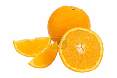 Téléchargez les photos : Orange avec coupe et tranche en deux et isolé sur fond blanc - en image libre de droit