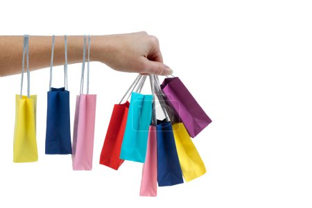 Foto de Mano sosteniendo bolsas de papel multicolores aisladas en el concepto de compras blancas - Imagen libre de derechos