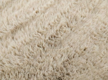 Foto de Ropa de cama, alfombra con una esponjosa piel a cuadros. Copiar espacio. Piso tendido, vista superior - Imagen libre de derechos