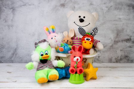 Foto de Colección de juguetes de colores sobre fondo de hormigón gris. Juguetes infantiles - Imagen libre de derechos