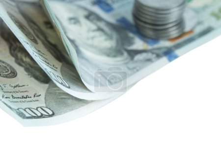 Foto de Dólares, billetes sobre fondo blanco. Vista superior. nuevas facturas - Imagen libre de derechos