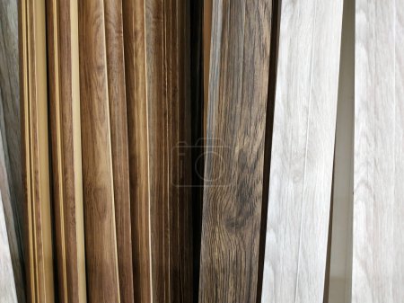 Téléchargez les photos : Fond artistique en bois de différents types de bois. Espace de copie pour le texte - en image libre de droit