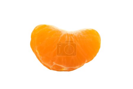 Vereinzelte Zitrussegmente. Sammlung von Mandarinen, Orangen und anderen Zitrusfrüchten geschälte Segmente isoliert auf weißem Hintergrund mit Clipping-Pfad