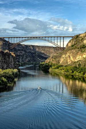 Téléchargez les photos : Croisières en bateau sur la rivière Sname près du pont Perine à Twin Falls, Idaho. - en image libre de droit