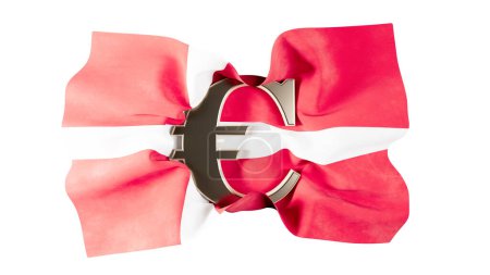 Bandera danesa de rojo y blanco capturado con un símbolo central del euro, en contraste con el negro.