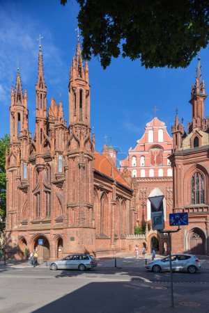 Téléchargez les photos : Vilnius, Lituanie 13 AOÛT 2023. Église Sainte-Anne - en image libre de droit