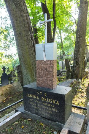Foto de Vilna, Lituania 14 de agosto de 2023. Cementerio Bernardine. Tumba de Janina Dluska - Imagen libre de derechos