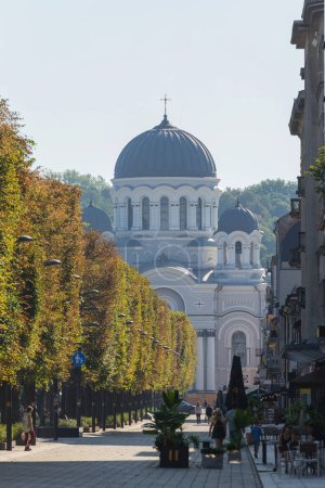 Téléchargez les photos : Kaunas, Lituanie 16 AOÛT 2023. L'église de Saint Michel l'Archange, vue de la rue - en image libre de droit