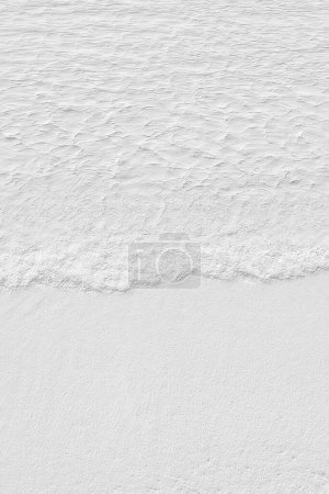 Foto de Fondo vintage o grueso de arena blanca textura suelo y pared como un diseño de patrón retro utilizado en construcciones y diseño de interiores como metáfora de playas de arena, relajación y vacaciones - Imagen libre de derechos