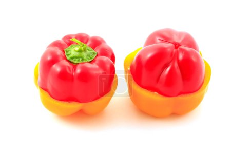 Téléchargez les photos : Chopped color pepper on white background - en image libre de droit