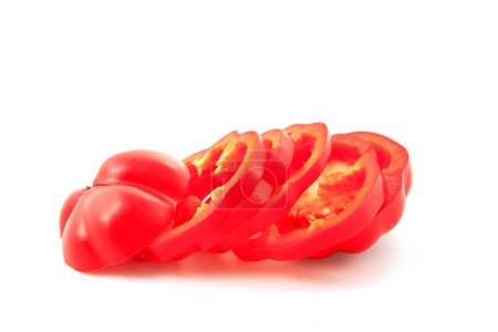 Téléchargez les photos : Fresh red pepper on a clean white background - en image libre de droit