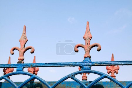 Foto de Oxidize wrought iron decoration, closeup of photo - Imagen libre de derechos