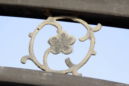 Foto de Oxidize wrought iron decoration, closeup of photo - Imagen libre de derechos