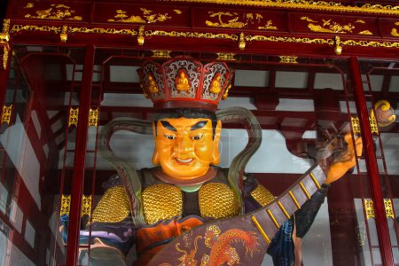 Téléchargez les photos : Buddhist reliefs on the walls in a temple, china - en image libre de droit