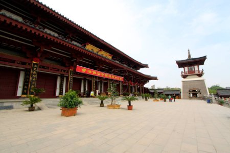 Téléchargez les photos : TANGSHAN - MAY 10: Buddhism building scenery in Xingguo temple on May 10, 2014, tangshan city, hebei province, China. - en image libre de droit